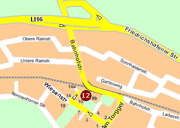 Fahren Sie Richtung Zentrum über die Bahnüberführung. Dann sofort die erste Straße rechts (Am Torggel). Nächste wieder rechts (Wiesenstraße)